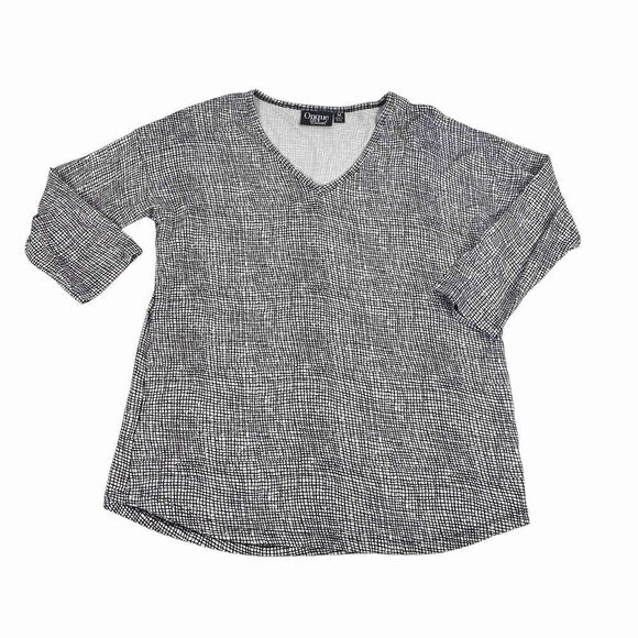 Onque Casual  Black White V-Neck Shirt size Medium - Picture 1 of 4